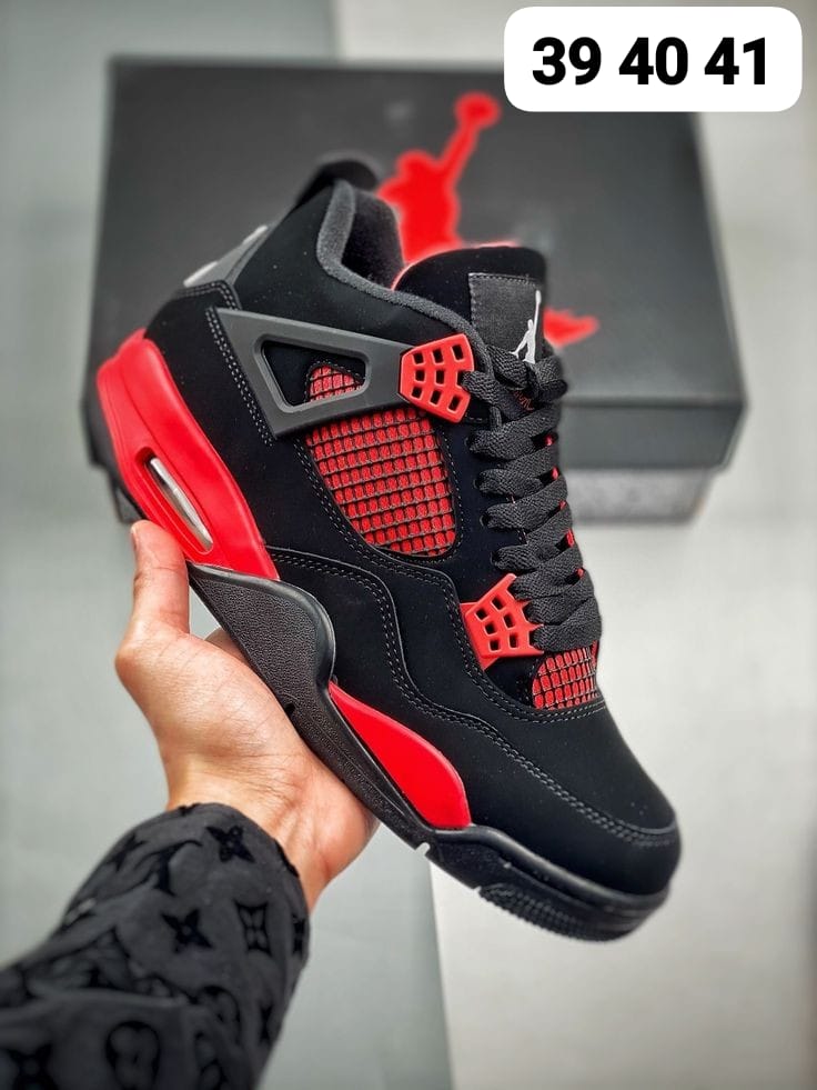 JORDAN 4