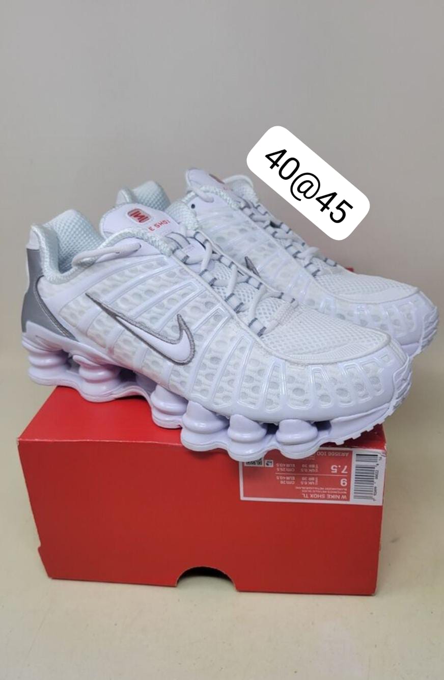 NIKE SHOX