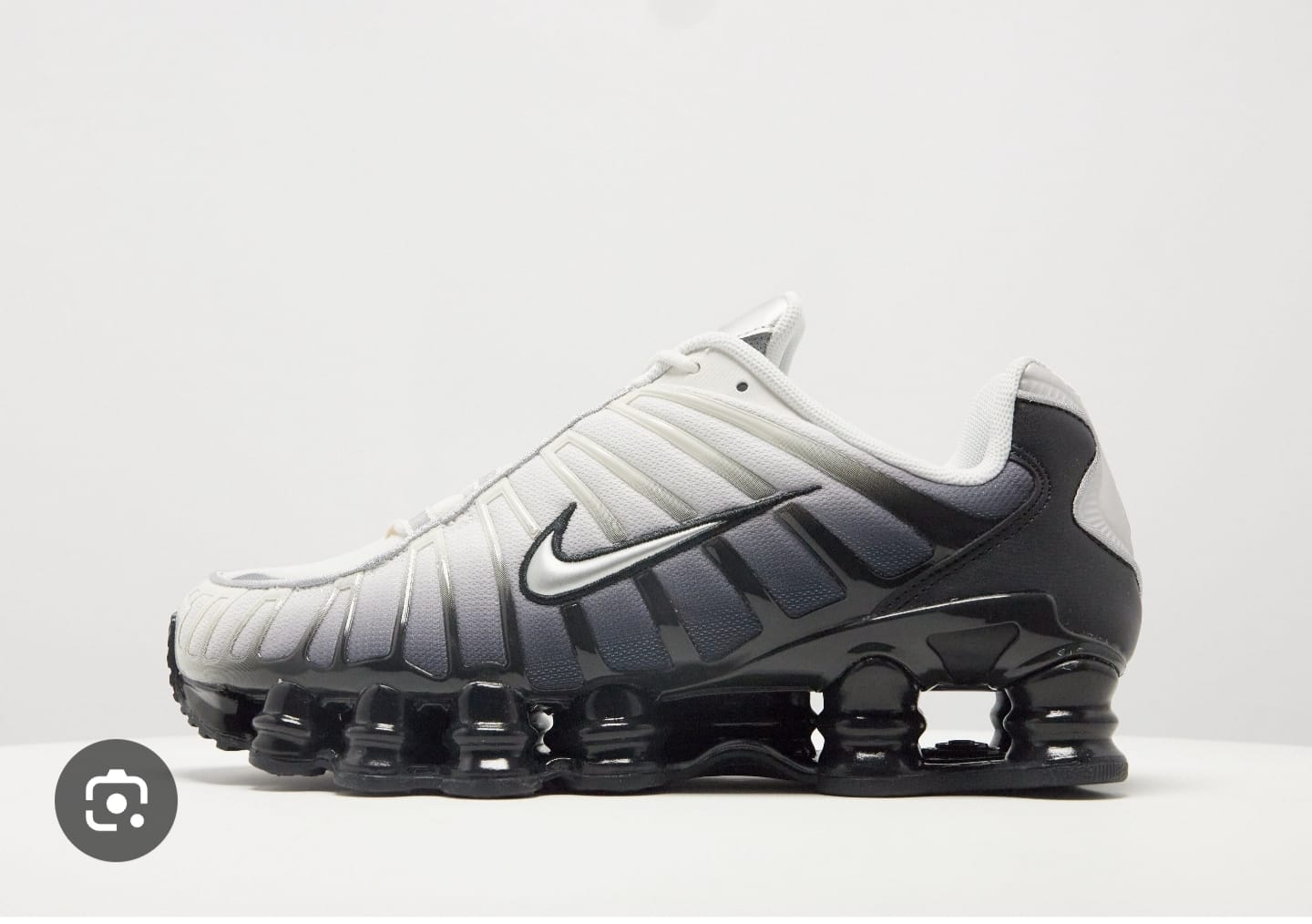 NIKE SHOX