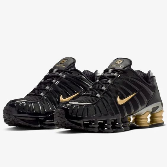 NIKE SHOX